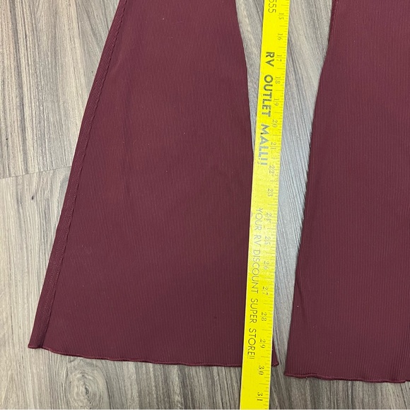 Outdoor Voices SuperForm Rib Flare Pant Stretchy Bell Bottom In Burgundy Size xs - Picture 6 of 12